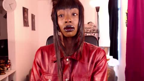 Snapshot of missemilie1 chatting on January 13, 2:33 pm Emilie Diaz online show from January 13, 2:33 pm