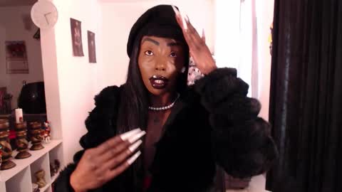 Snapshot of missemilie1 chatting on January 15, 2:32 pm Emilie Diaz online show from January 15, 2:32 pm