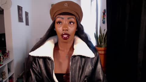 Emilie Diaz online show from April 7, 4:18 pm