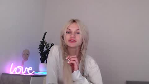 EMMA online show from December 9, 12:45 am