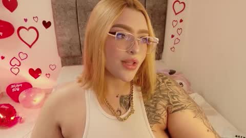 missevans_ online show from February 18, 4:58 pm