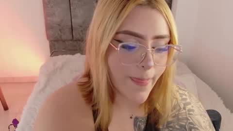 missevans_ online show from March 31, 2:57 am