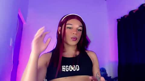 Snapshot of missfer_bigdick chatting on April 20, 6:53 pm Fer online show from April 20, 6:53 pm
