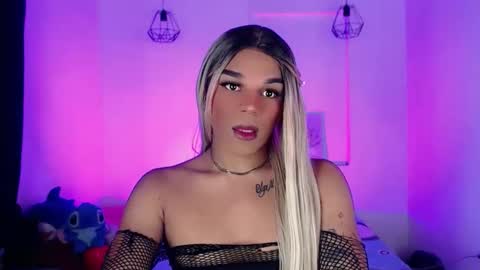 Snapshot of missfer_bigdick chatting on May 4, 10:50 pm Fer online show from May 4, 10:50 pm