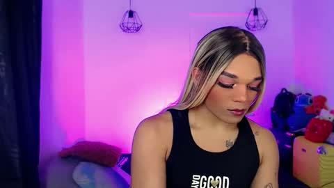 Snapshot of missfer_bigdick chatting on May 6, 11:10 pm Fer online show from May 6, 11:10 pm