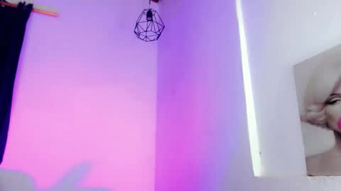 Snapshot of missfer_bigdick chatting on May 12, 11:02 pm Fer online show from May 12, 11:02 pm
