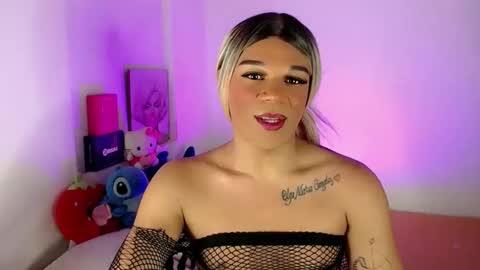 Snapshot of missfer_bigdick chatting on May 16, 12:51 am Fer online show from May 16, 12:51 am