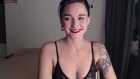 missfiti online show from November 15, 7:10 pm