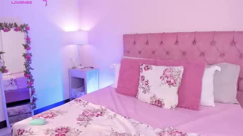 Melany Hiller online show from November 5, 2:44 am