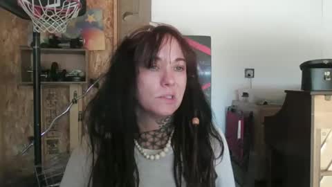 misshoneybadger333 online show from October 19, 8:09 pm