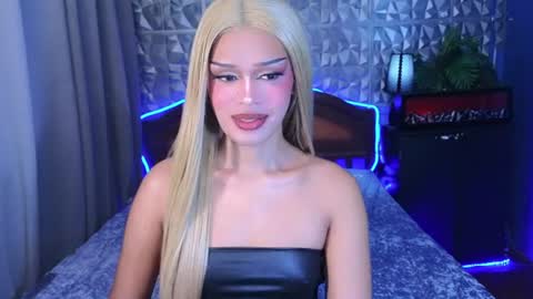 Snapshot of missionary_addiction_cumshot chatting on June 14, 2:52 pm im your queen steffie online show from June 14, 2:52 pm