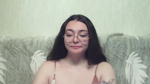 Snapshot of missis_mona chatting on December 8, 9:19 pm missis mona online show from December 8, 9:19 pm