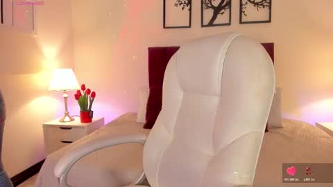 Bella Castillo online show from December 16, 12:43 pm