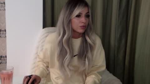 Snapshot of missjenny7 chatting on September 20, 6:42 pm MissJenny7 online show from September 20, 6:42 pm