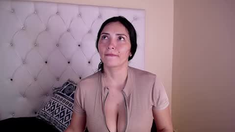 Snapshot of misskharla chatting on December 18, 8:25 pm Danna online show from December 18, 8:25 pm