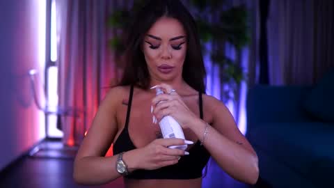 Snapshot of misskiarra chatting on March 7, 5:29 am misskiarra online show from March 7, 5:29 am