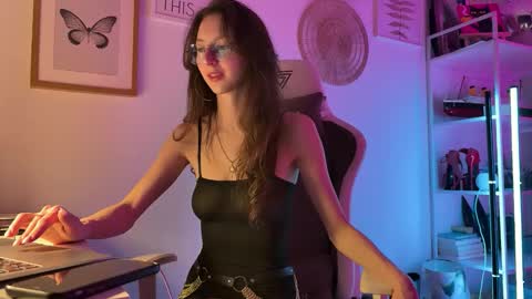 misslalii online show from May 26, 7:43 pm