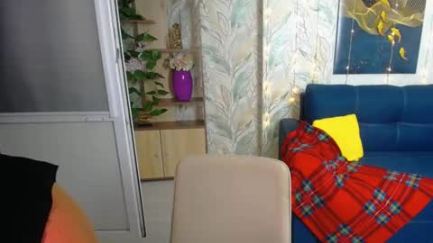 MissLaura online show from December 22, 7:05 am