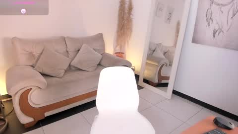 Snapshot of misslinda_ chatting on April 23, 8:44 pm Linda online show from April 23, 8:44 pm