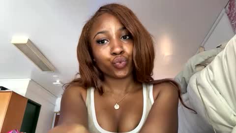 missmarimac online show from February 13, 5:31 pm