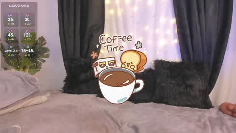 Snapshot of missmeegan_ chatting on December 19, 9:18 am Alejandra  online show from December 19, 9:18 am