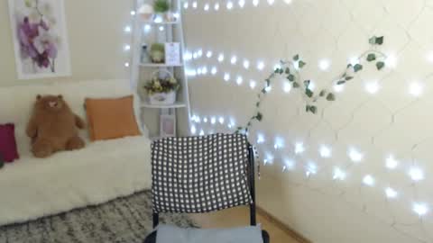 Snapshot of missmelons_ chatting on December 7, 4:03 pm Li  online show from December 7, 4:03 pm