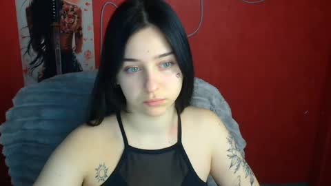 Mia online show from April 5, 11:18 am