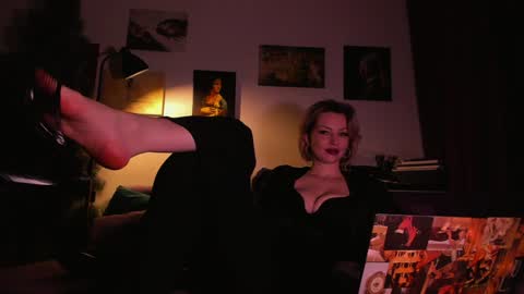 Snapshot of missmirandagd chatting on January 4, 12:49 pm online show from January 4, 12:49 pm