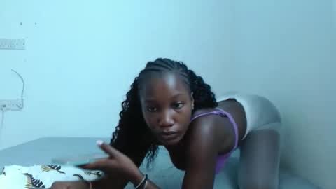 Snapshot of missmisbehave_irl chatting on March 15, 5:13 am sexy online show from March 15, 5:13 am