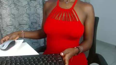 Snapshot of missmisbehave_irl chatting on April 30, 11:20 pm sexy online show from April 30, 11:20 pm
