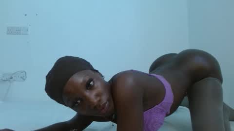 Snapshot of missmisbehave_irl chatting on May 6, 7:13 am sexy online show from May 6, 7:13 am