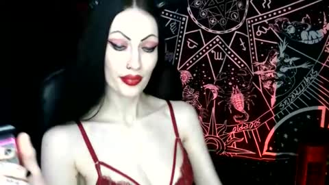Snapshot of missmoondoll chatting on October 23, 4:01 am MissMoonDoll online show from October 23, 4:01 am