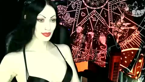 Snapshot of missmoondoll chatting on February 6, 5:56 am MissMoonDoll online show from February 6, 5:56 am