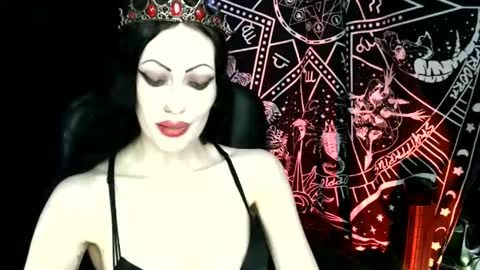 Snapshot of missmoondoll chatting on May 20, 4:51 am MissMoonDoll online show from May 20, 4:51 am