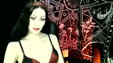 Snapshot of missmoondoll chatting on May 27, 4:09 am MissMoonDoll online show from May 27, 4:09 am