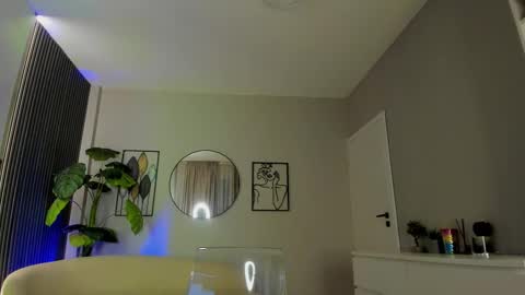 Miss Obsidian online show from February 19, 9:00 pm