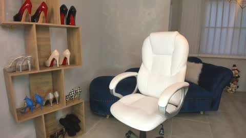 Miss Rhodes online show from January 8, 10:37 pm