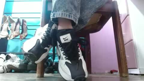 TELL ME MISS online show from March 24, 2:33 pm