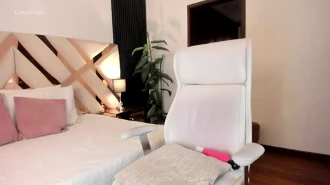 Fernanda Davila online show from April 14, 10:27 pm