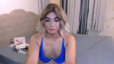 K Y R I E  online show from September 13, 10:48 am