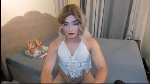 K Y R I E  online show from October 12, 12:15 pm