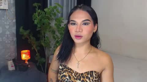 misstrishontop online show from December 2, 3:47 pm