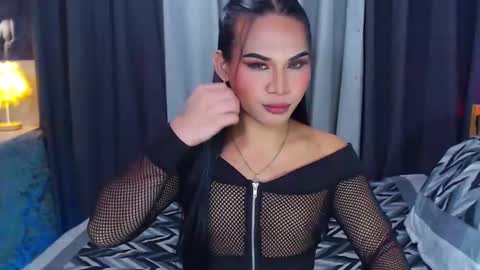 misstrishontop online show from December 5, 12:44 pm