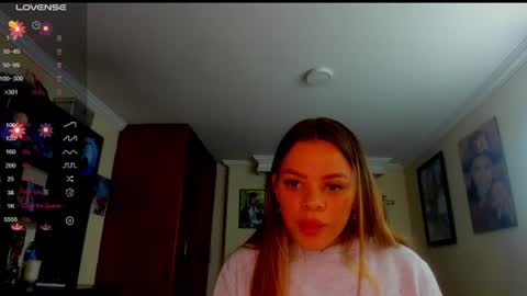 Snapshot of missvalery1 chatting on June 9, 11:38 pm missvalery1 online show from June 9, 11:38 pm