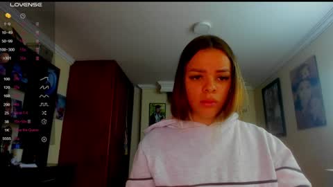 Snapshot of missvalery1 chatting on June 10, 10:52 pm missvalery1 online show from June 10, 10:52 pm