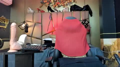 Victoria  online show from May 9, 1:05 pm