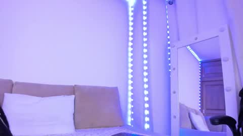 Snapshot of missvioleta_ chatting on February 9, 11:04 am Violetta online show from February 9, 11:04 am