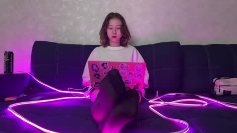 misswishh online show from December 1, 7:03 pm