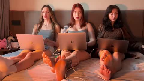 misswishh online show from March 27, 4:07 pm