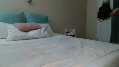 Monique  online show from February 26, 8:54 pm